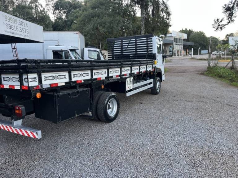 FORD - CARGO 1119 - 2017/2018 - Branca - Sob Consulta